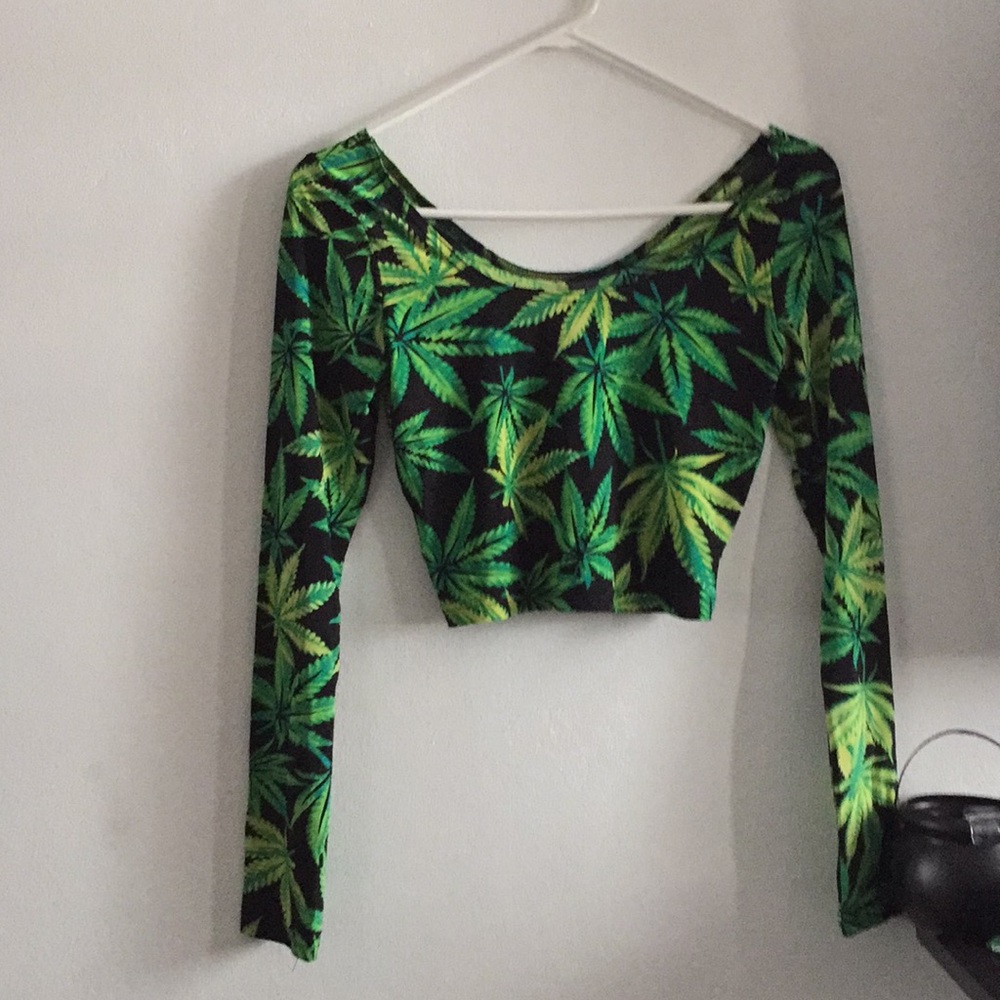 Cropped long sleeve top